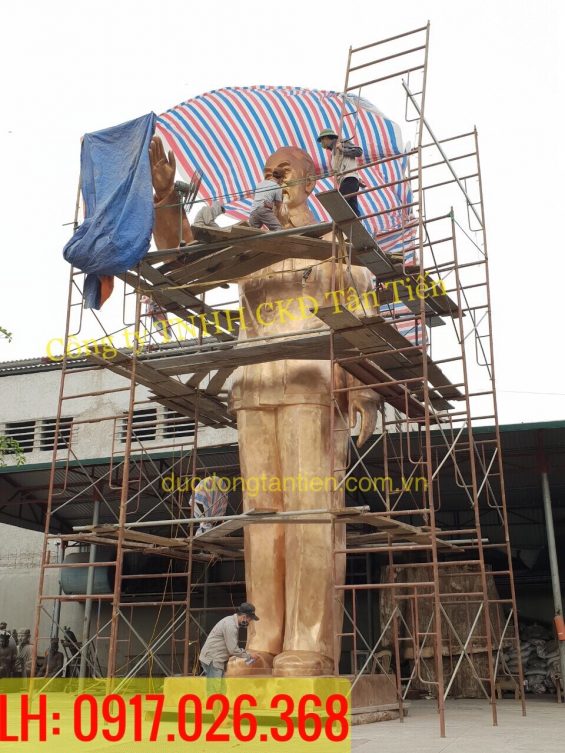 Tượng B&aacute;c Hồ Sơn La