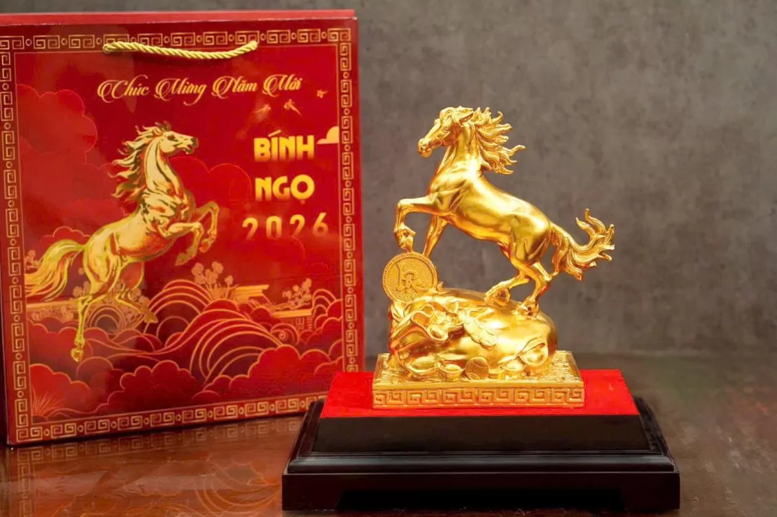 Tượng Ngựa Phong Thuỷ D&aacute;t V&agrave;ng Năm 2026
