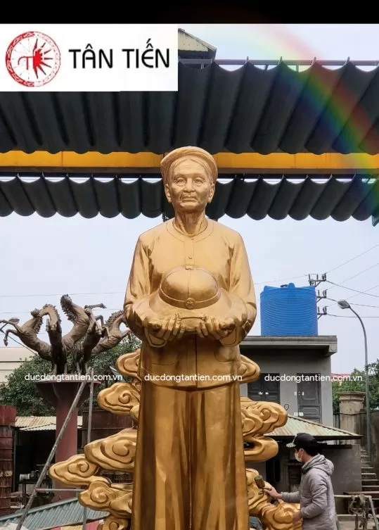 Đ&uacute;c đồng Tượng Mẹ Việt Nam Anh H&ugrave;ng