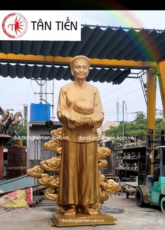 Đ&uacute;c đồng Tượng Mẹ Việt Nam Anh H&ugrave;ng