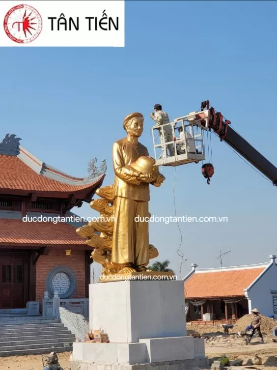 Đ&uacute;c đồng Tượng Mẹ Việt Nam Anh H&ugrave;ng