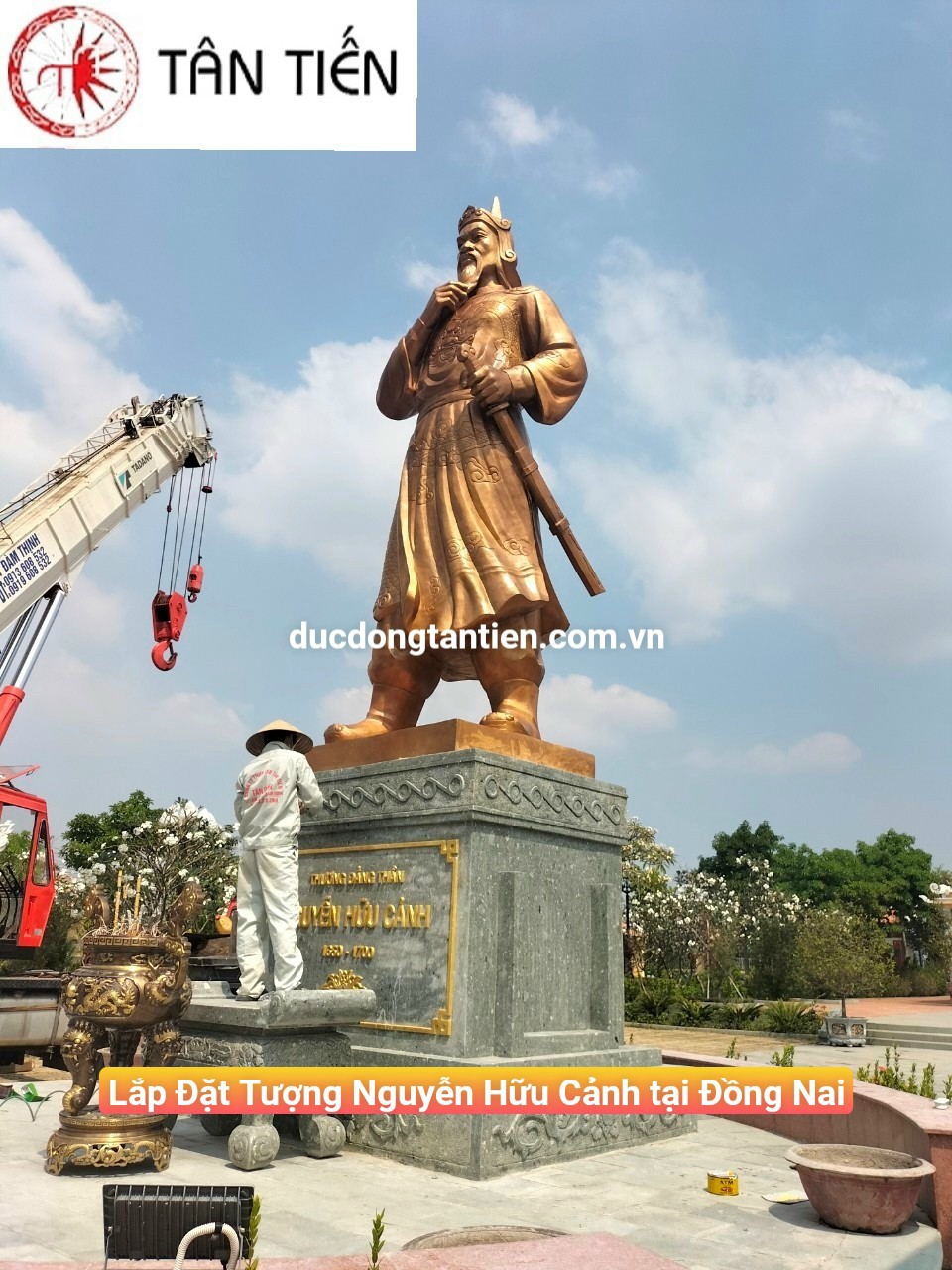 Tượng Đ&agrave;i Nguyễn Hữu Cảnh