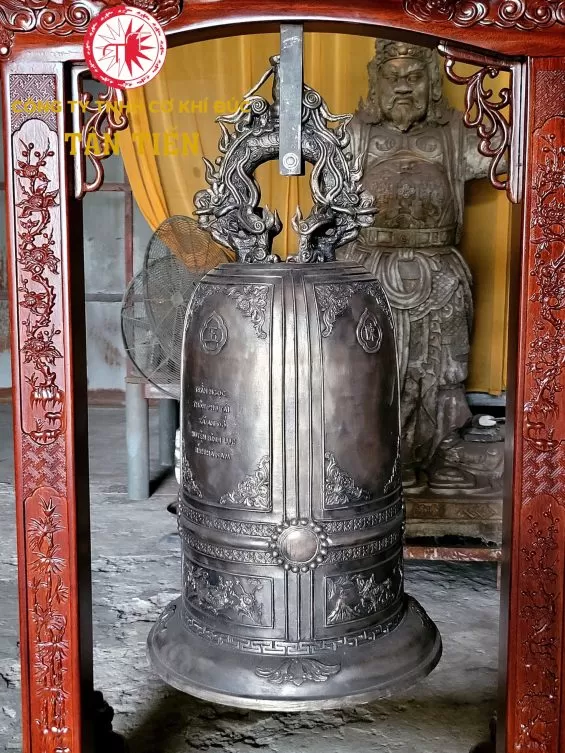 Chu&ocirc;ng đồng 100kg v&agrave; gi&aacute; treo gỗ