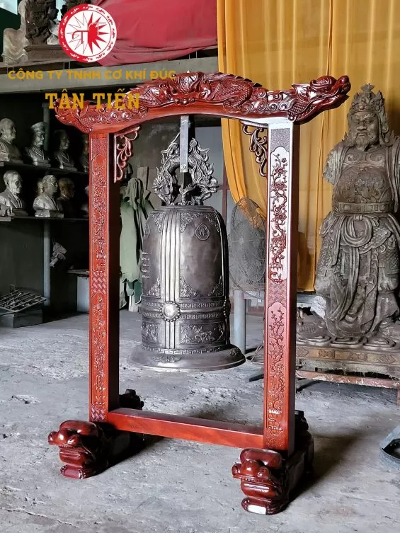 Chu&ocirc;ng đồng 100kg v&agrave; gi&aacute; treo gỗ