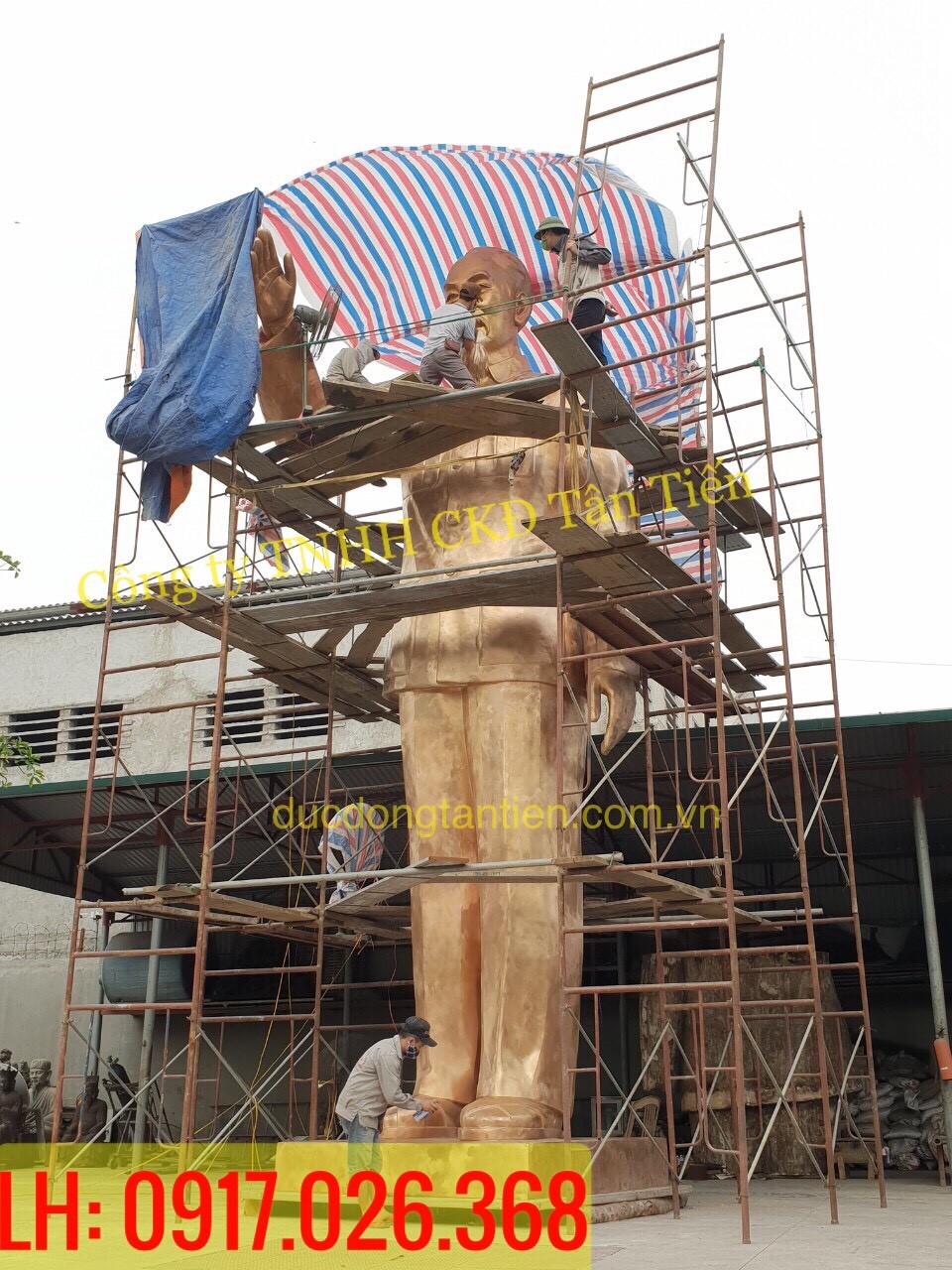 Tượng Đài Bác Hồ với Đồng Bào Dân Tộc Tây Bắc