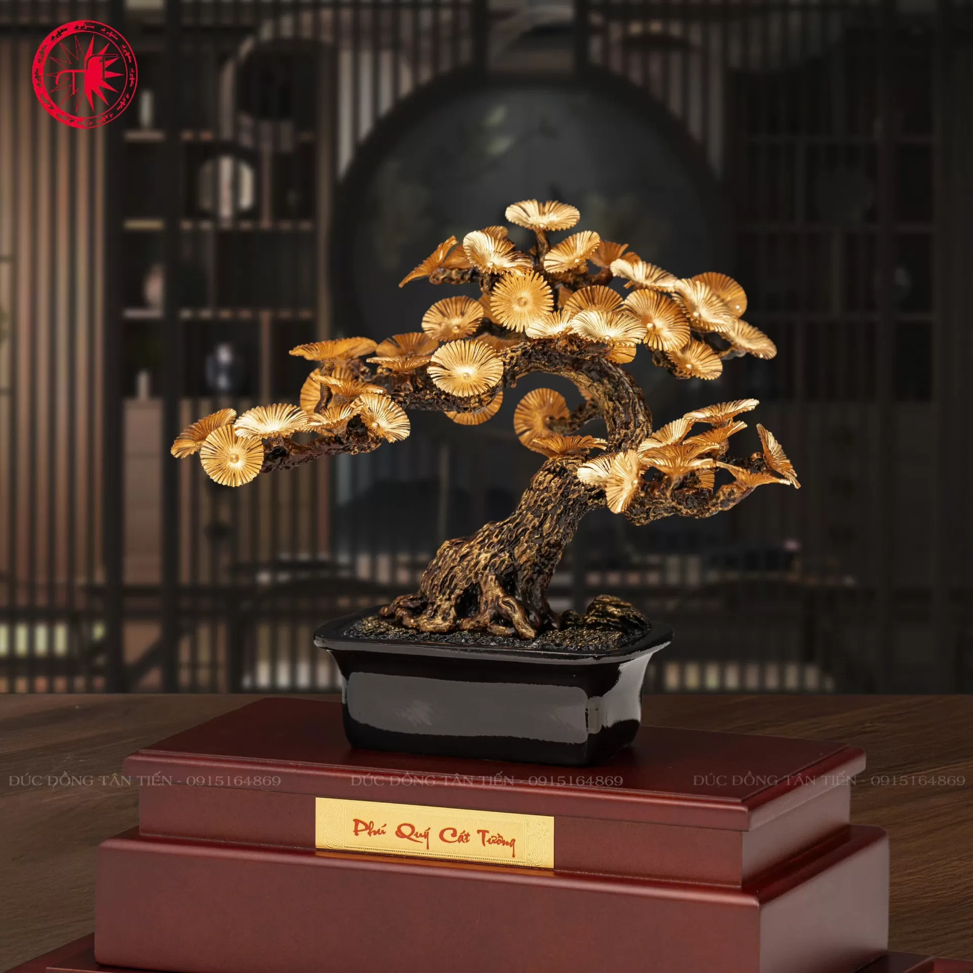 Cây Tùng Dát Vàng 24K – Biểu Tượng Trường Thọ, May Mắn Và Thịnh Vượng