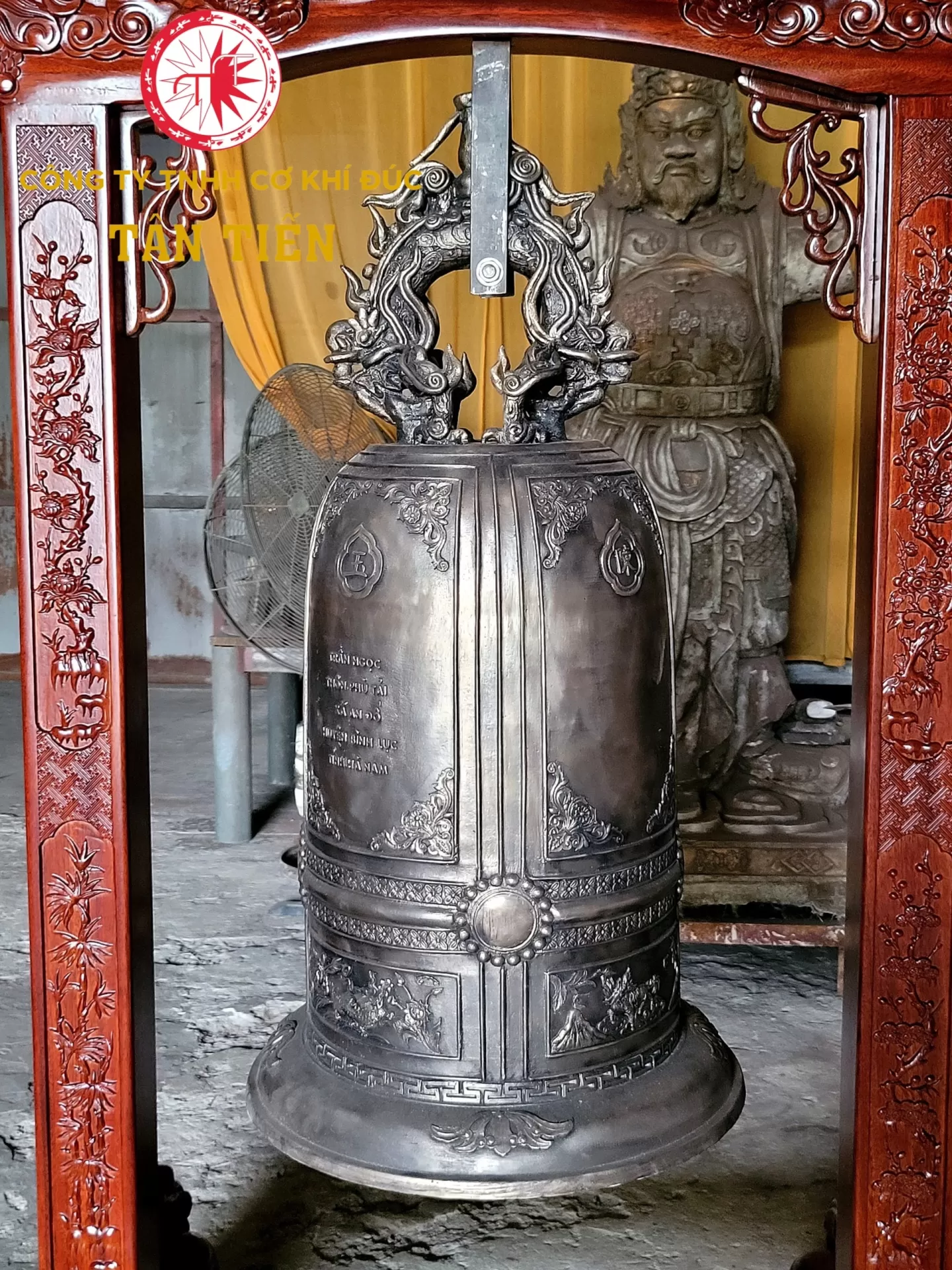 Chuông đồng 100kg và giá treo gỗ