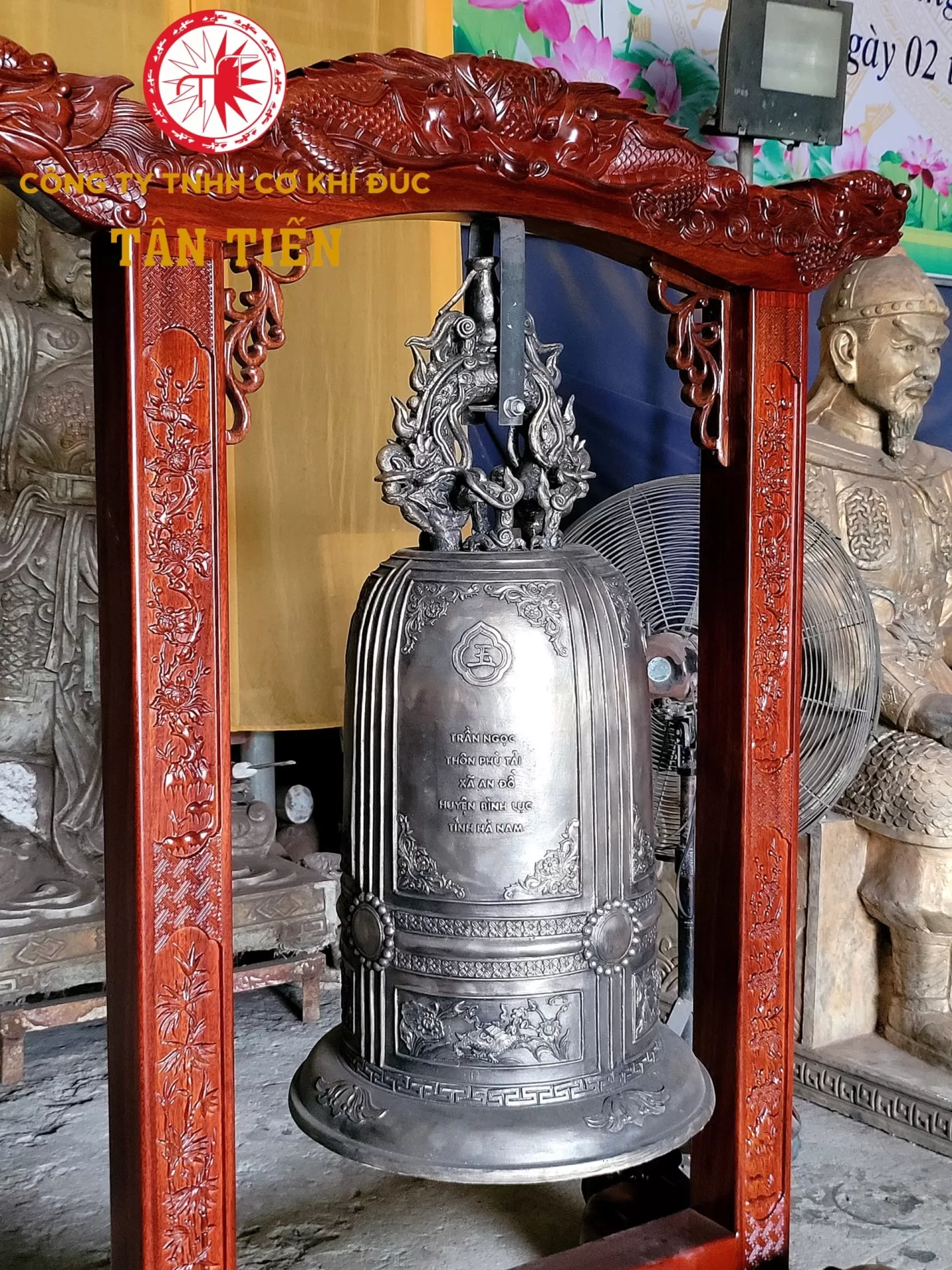 Chuông đồng 100kg và giá treo gỗ