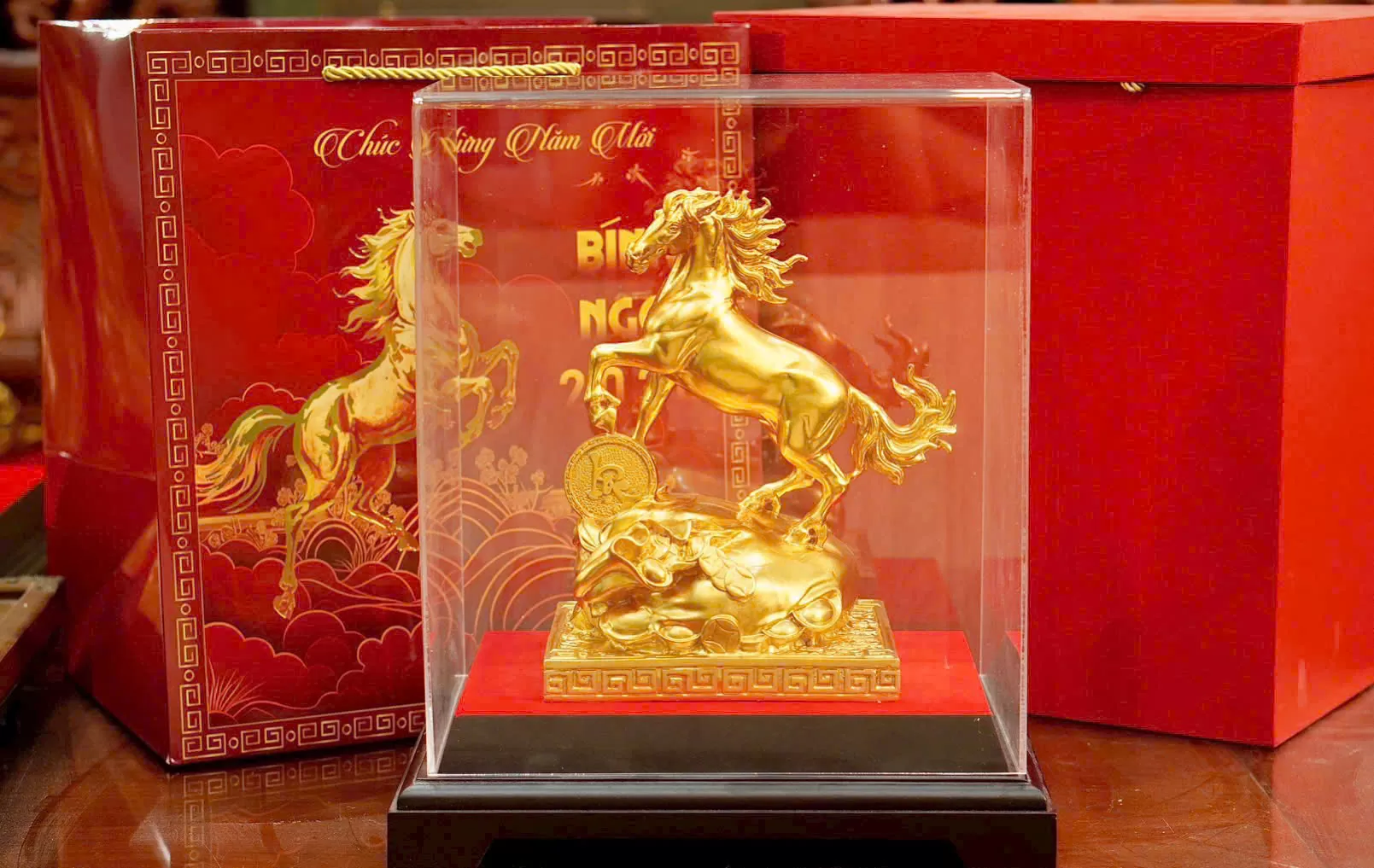 Tượng Ngựa Phong Thuỷ Dát Vàng Năm 2026 Mẫu 2
